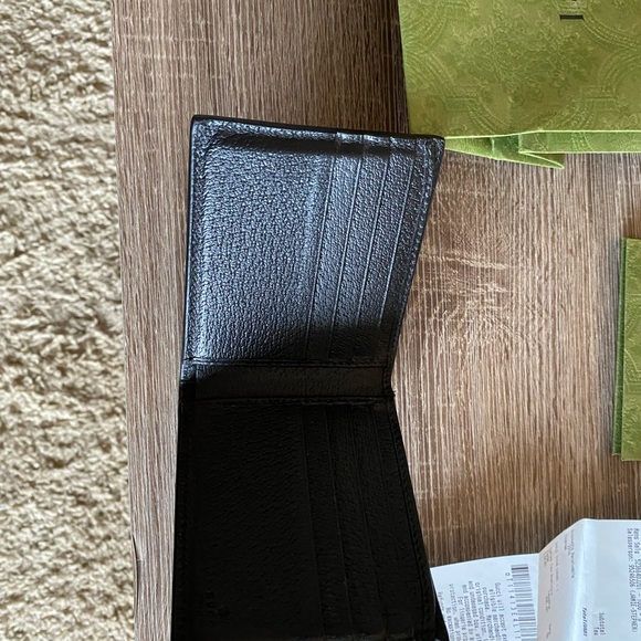 Authentic Gucci wallet. Have receipts to show for as well - Picture 3 of 7